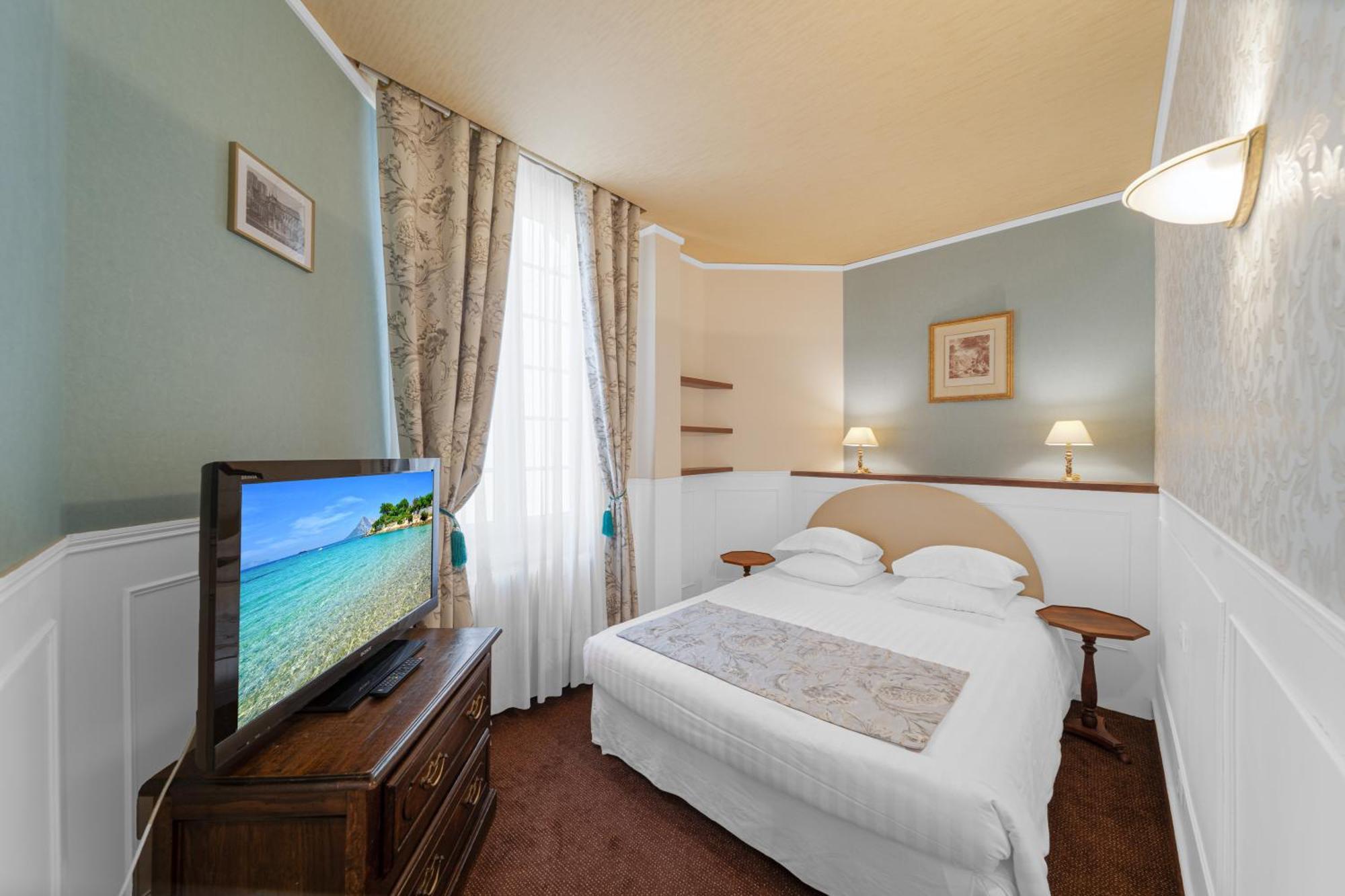 Triple Elegant Room